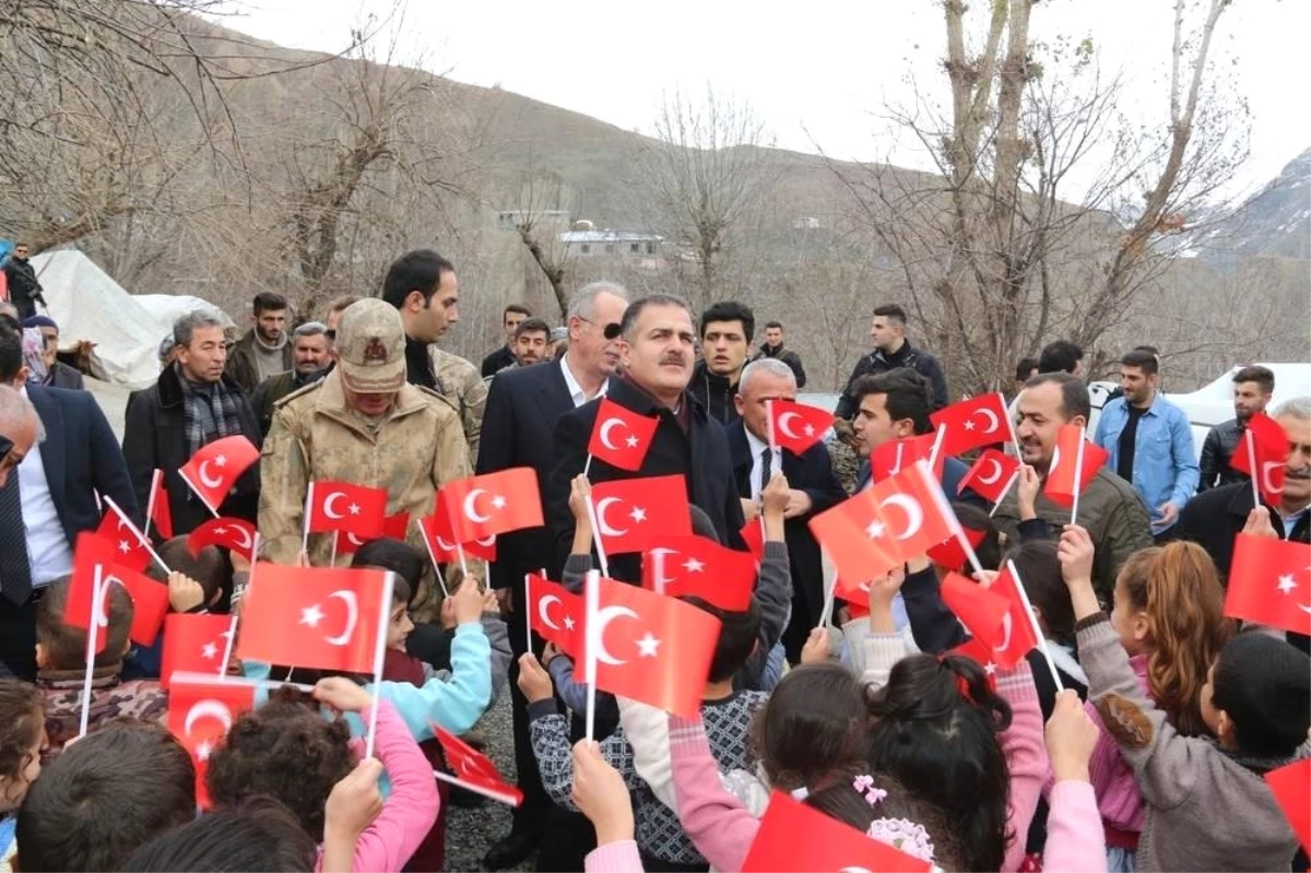 Vali Akbıyık, Türk Bayraklarıyla Karşılandı