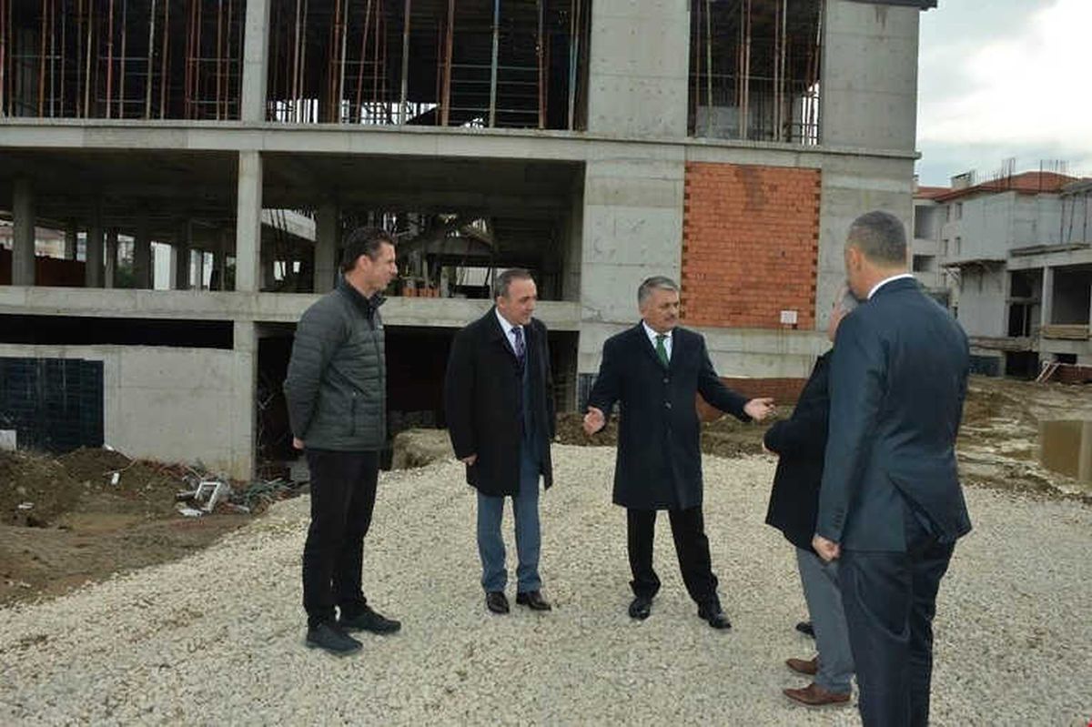 Vali Yacızı Burhaniye\'de Eğitim Yatırımlarını İnceledi