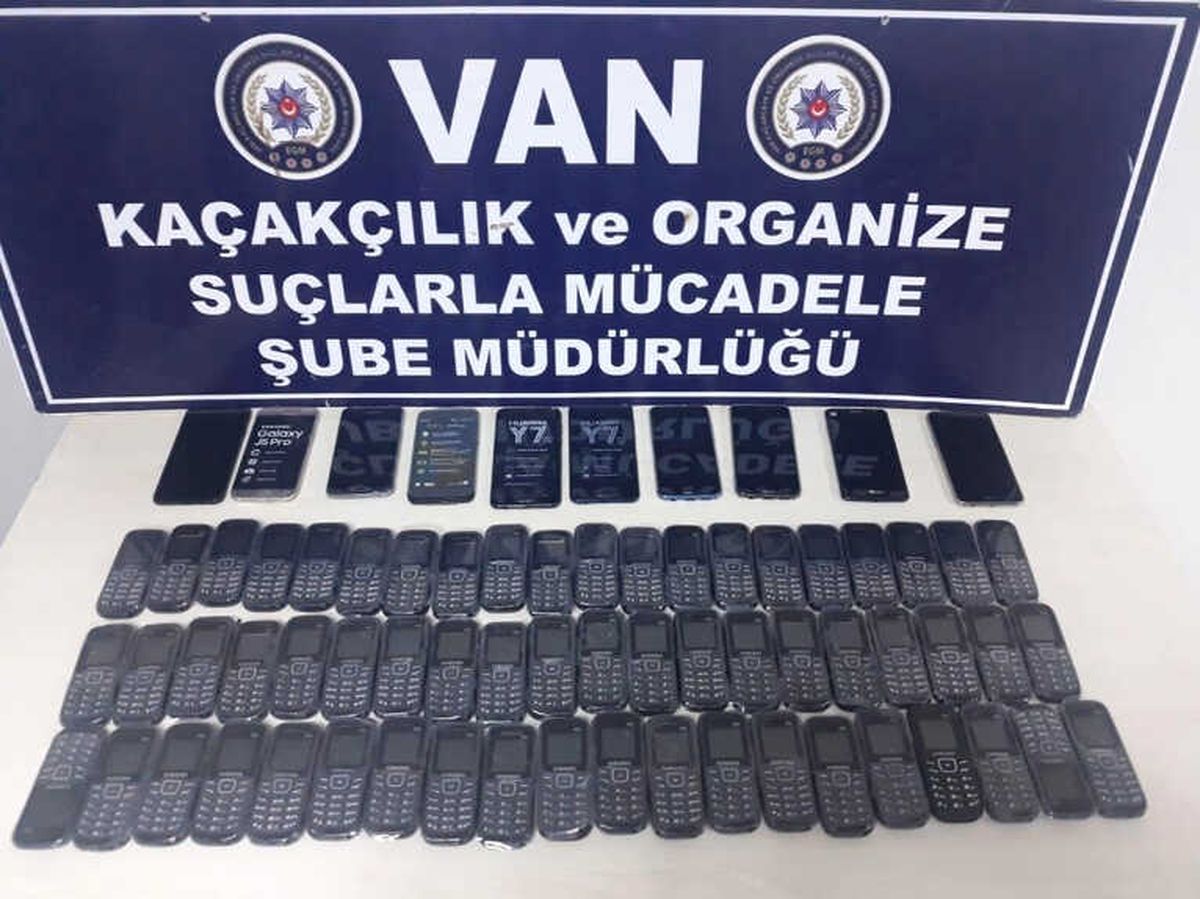 Van\'da Cep Telefonu Kaçakçılığı