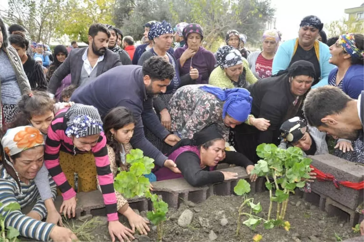 16 Yaşındaki Kayınbiraderin Öldürdüğü Kadına Gözyaşı