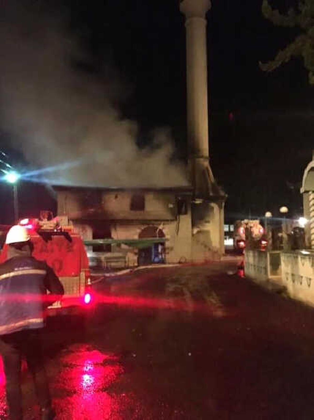 163 Yıllık Cami, Yangında Hasar Gördü