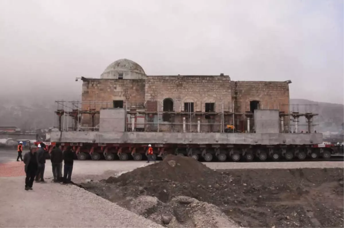 630 Yıllık Cami Yeni Yerine Taşındı