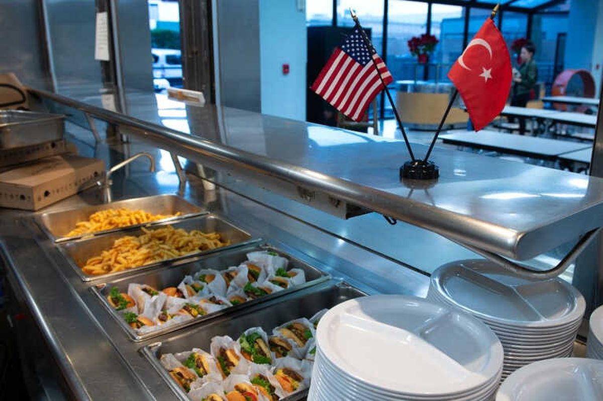 Amerika\'da Yaşayan Türklerden Evsizlere Yardım Yemeği