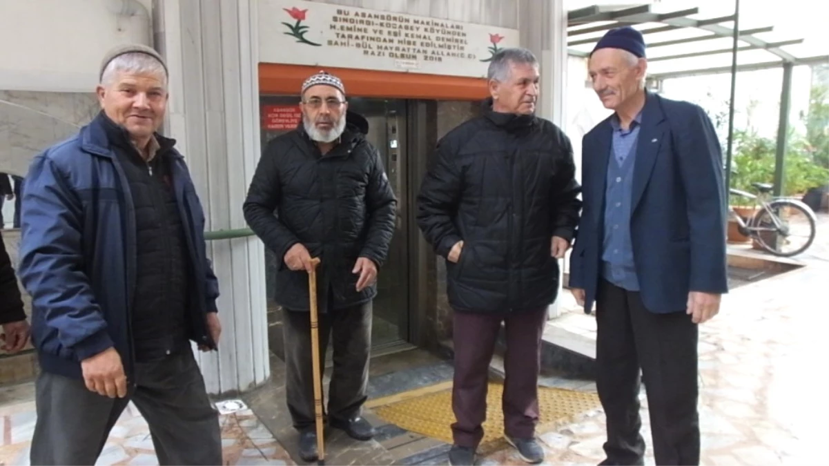 Balıkesir\'de Camiye Asansör Yaptırıldı, Yaşlılar Sevindi