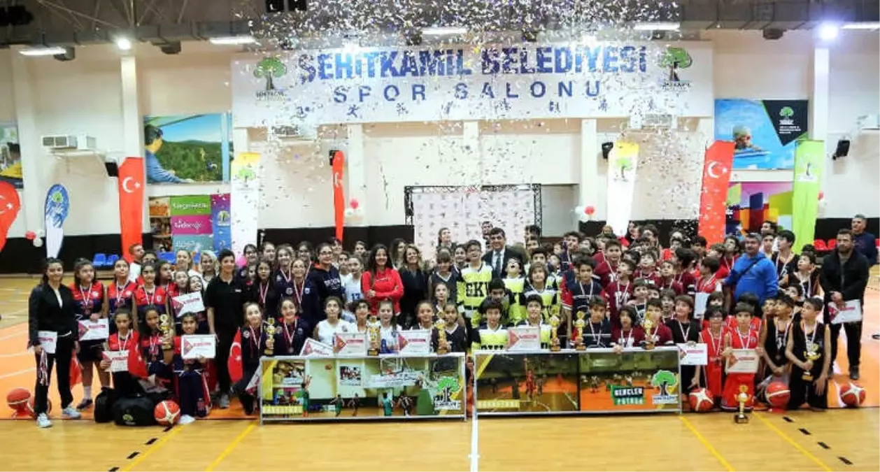 Basketbol Kurtuluş Kupası Heyecanı Parke Üzerinde Yaşandı