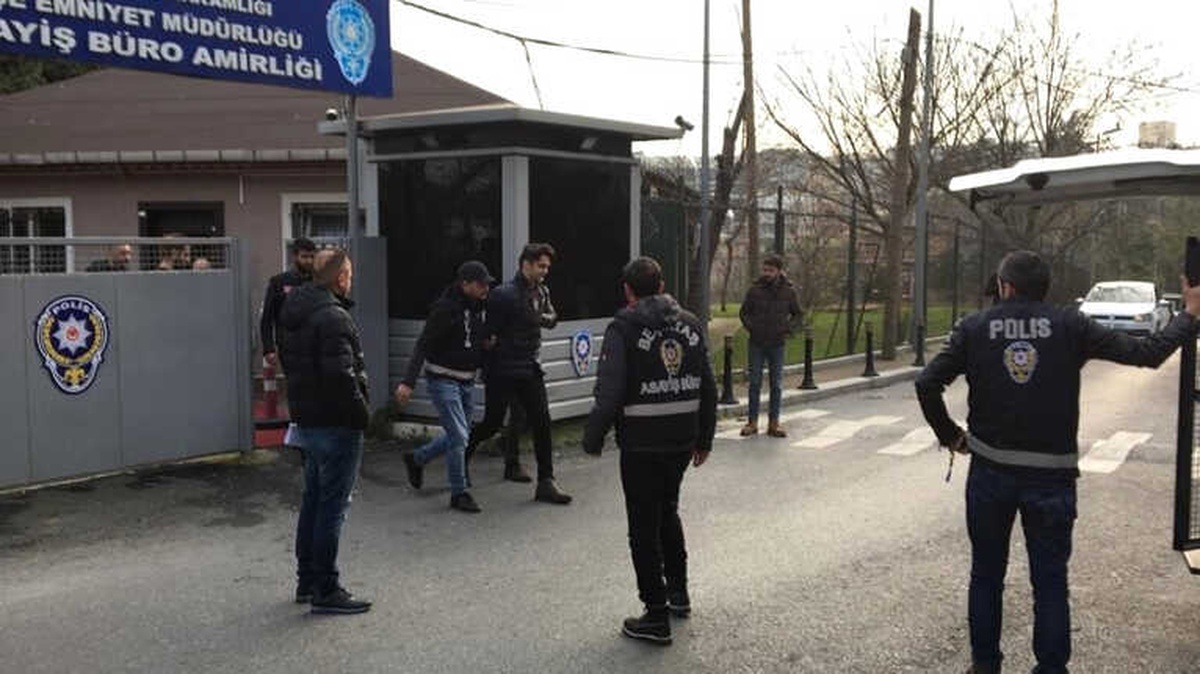Beşiktaş Nispetiye\'de Kendisini Uyaran Apartman Görevlisi Nefise Dolapçı\'yı (48) Bıçakla Boğazını...
