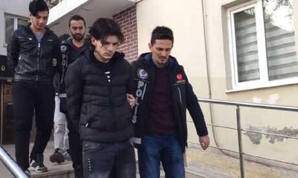 Bursa\'da Uyuşturucu Baskını: 8 Kişi Yakalandı