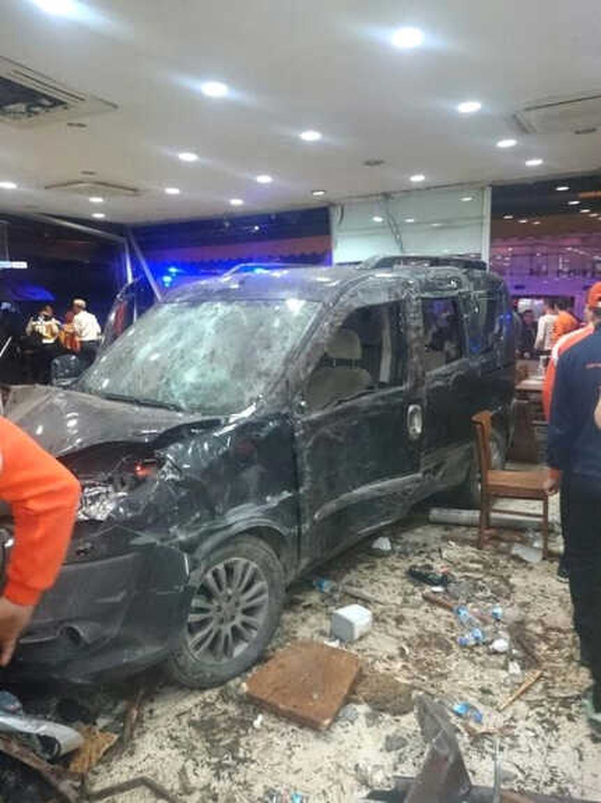 Cinayet İşleyip Gasp Ettiği Araçla Köfteciye Dalan Sanığa Müebbet