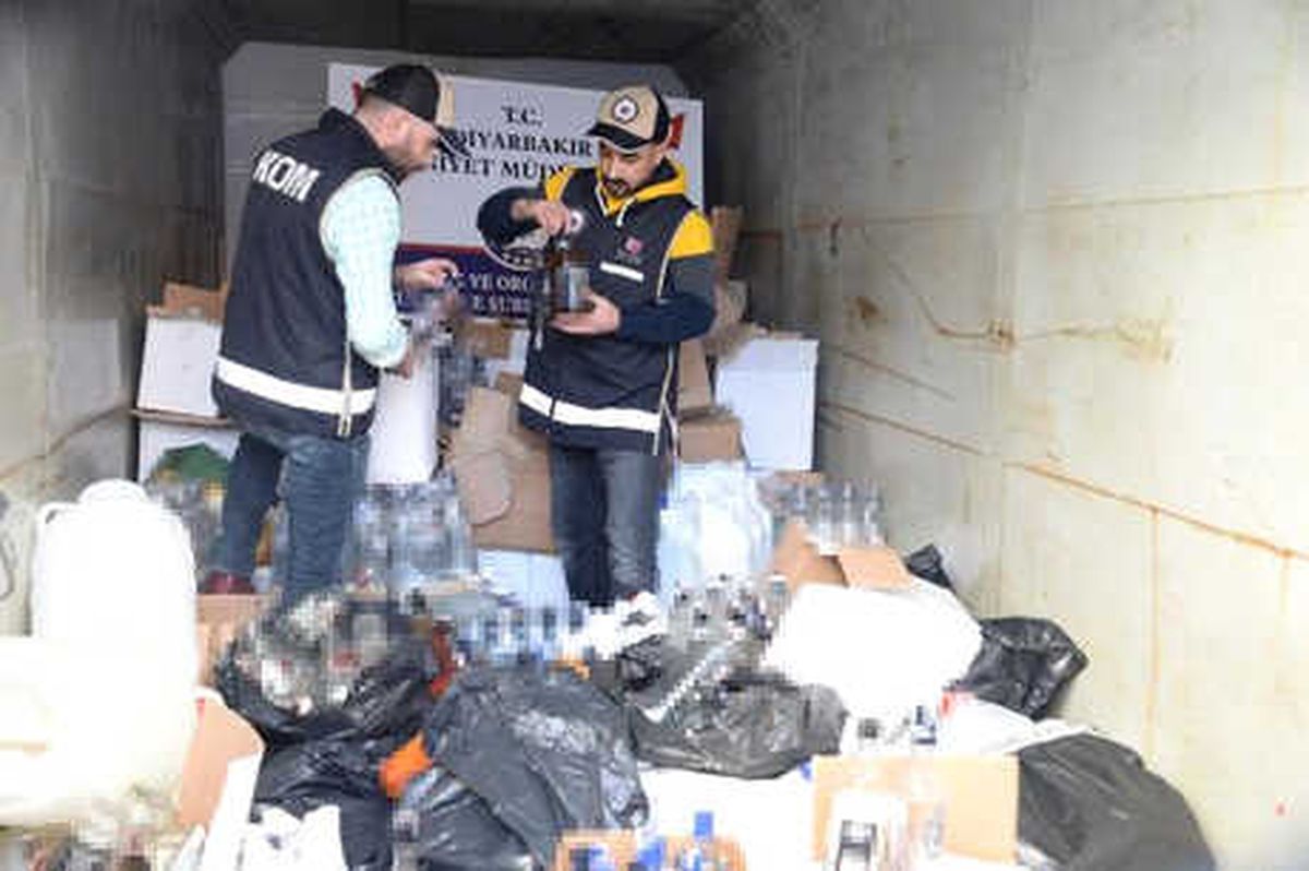 Diyarbakır\'da 2 Bin Litre Sahte İçki Ele Geçirildi