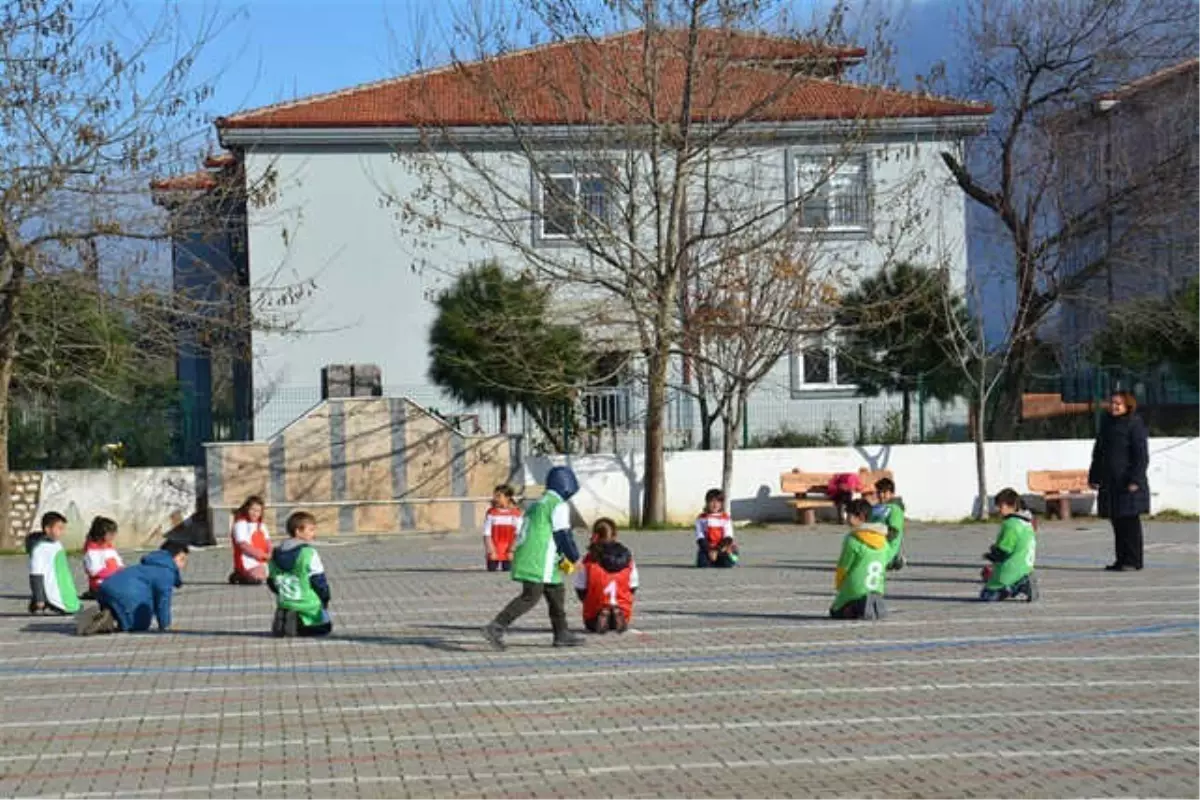 Edremit, Geleneksel Çocuk Oyunlarını Sporda Yetenekle Buluşturuyor