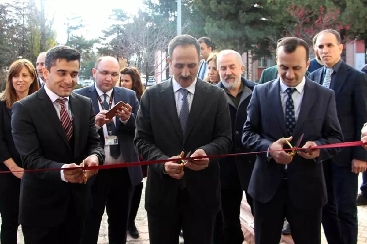 Elazığ\'da "Büyük Veri ve Yapay Zeka Laboratuvarı" Açıldı