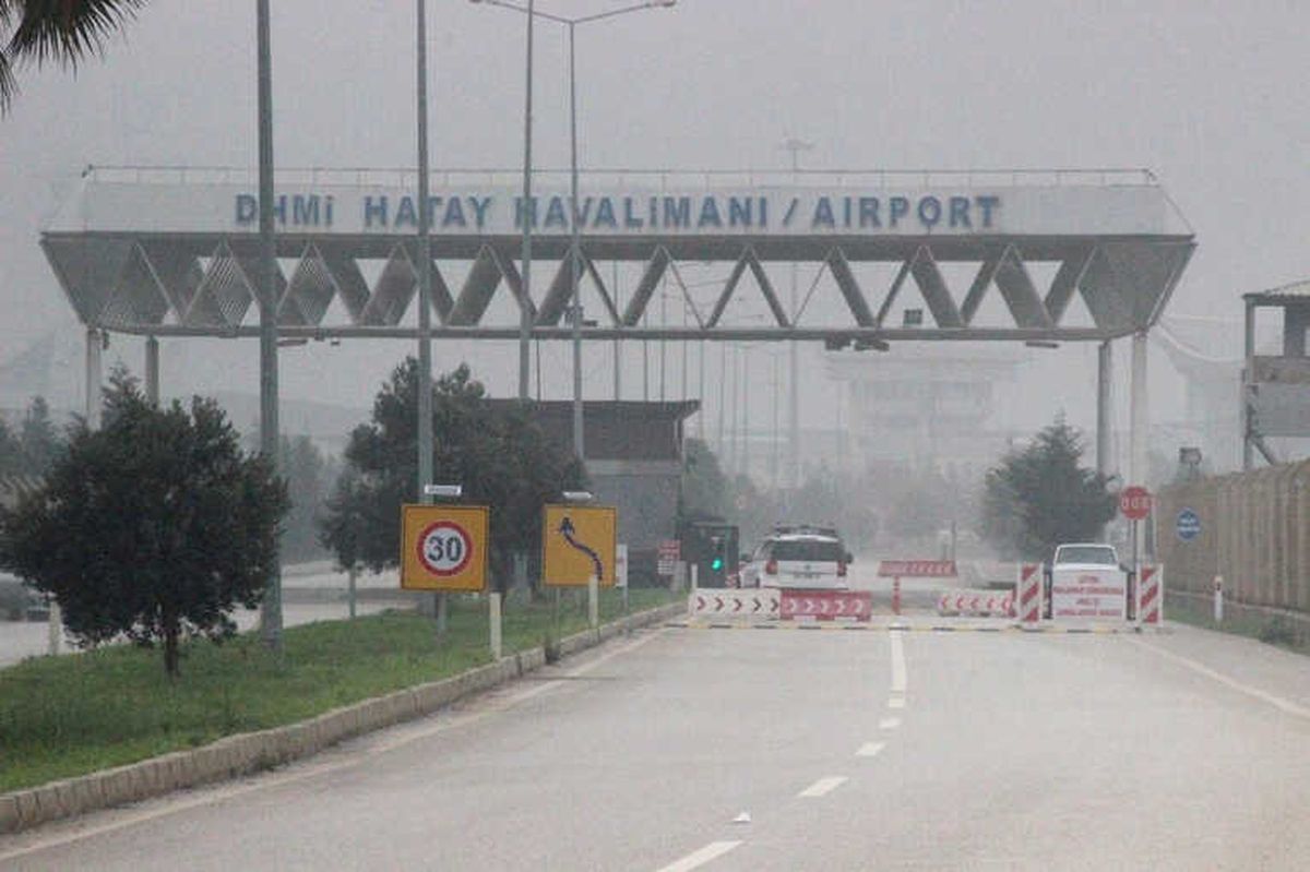 Hatay\'da Sis Uçuş Seferlerini Durdurdu