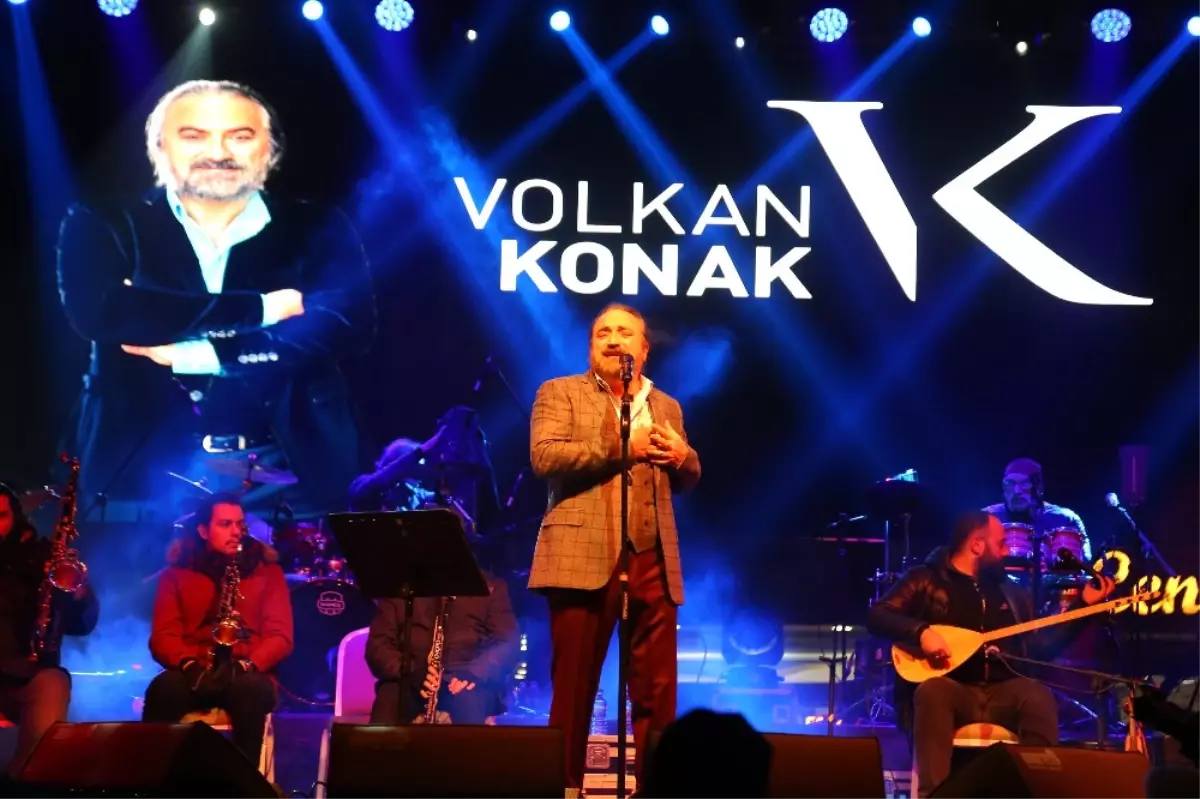 Hayranları Volkan Konak\'ın Şarkılarıyla Isındı