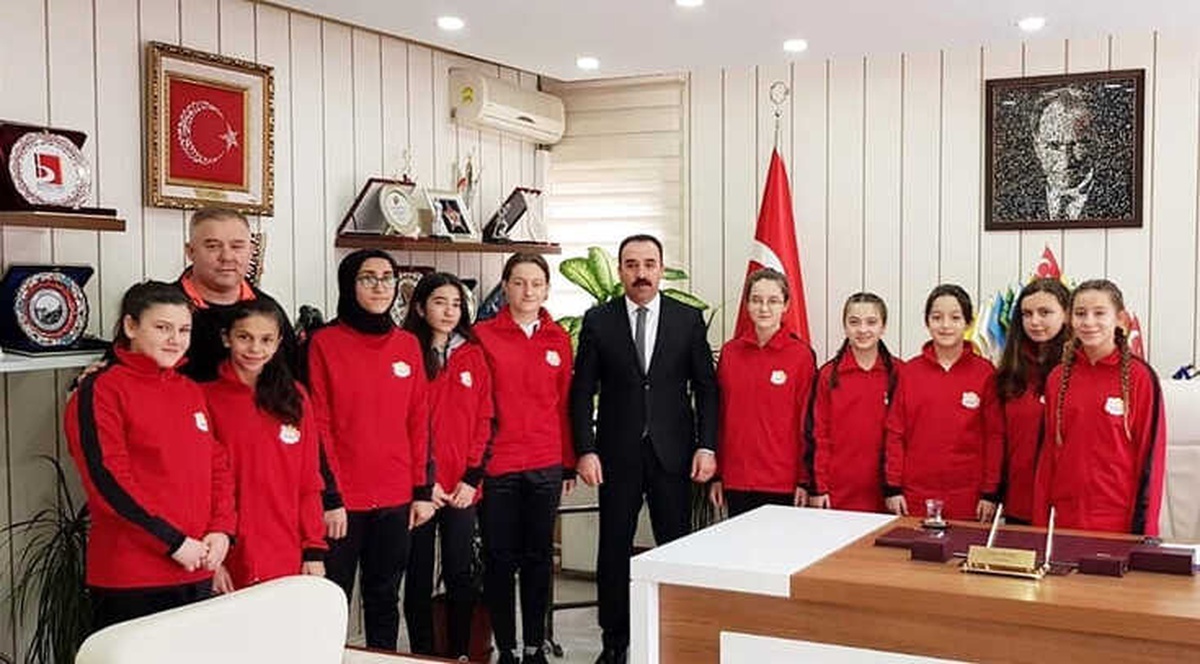 Hentbol Takımı Anadolu Yıldızlar Ligi\'ne Uğurlandı