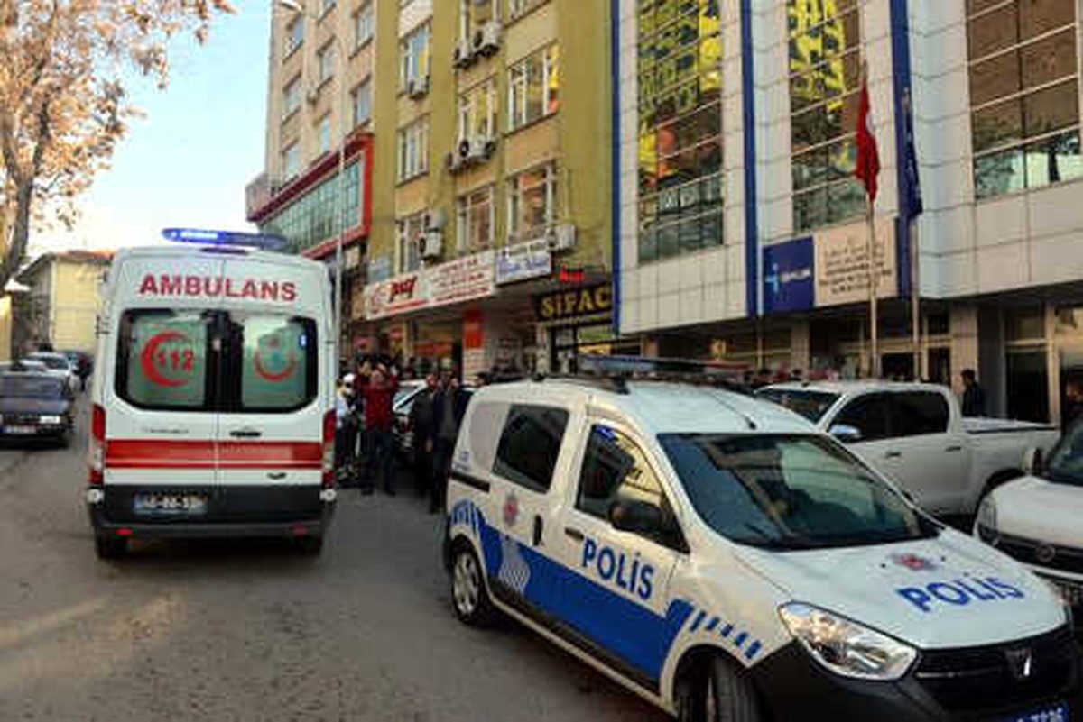 İş Kuyruğunda Beklerken Bıçaklandı