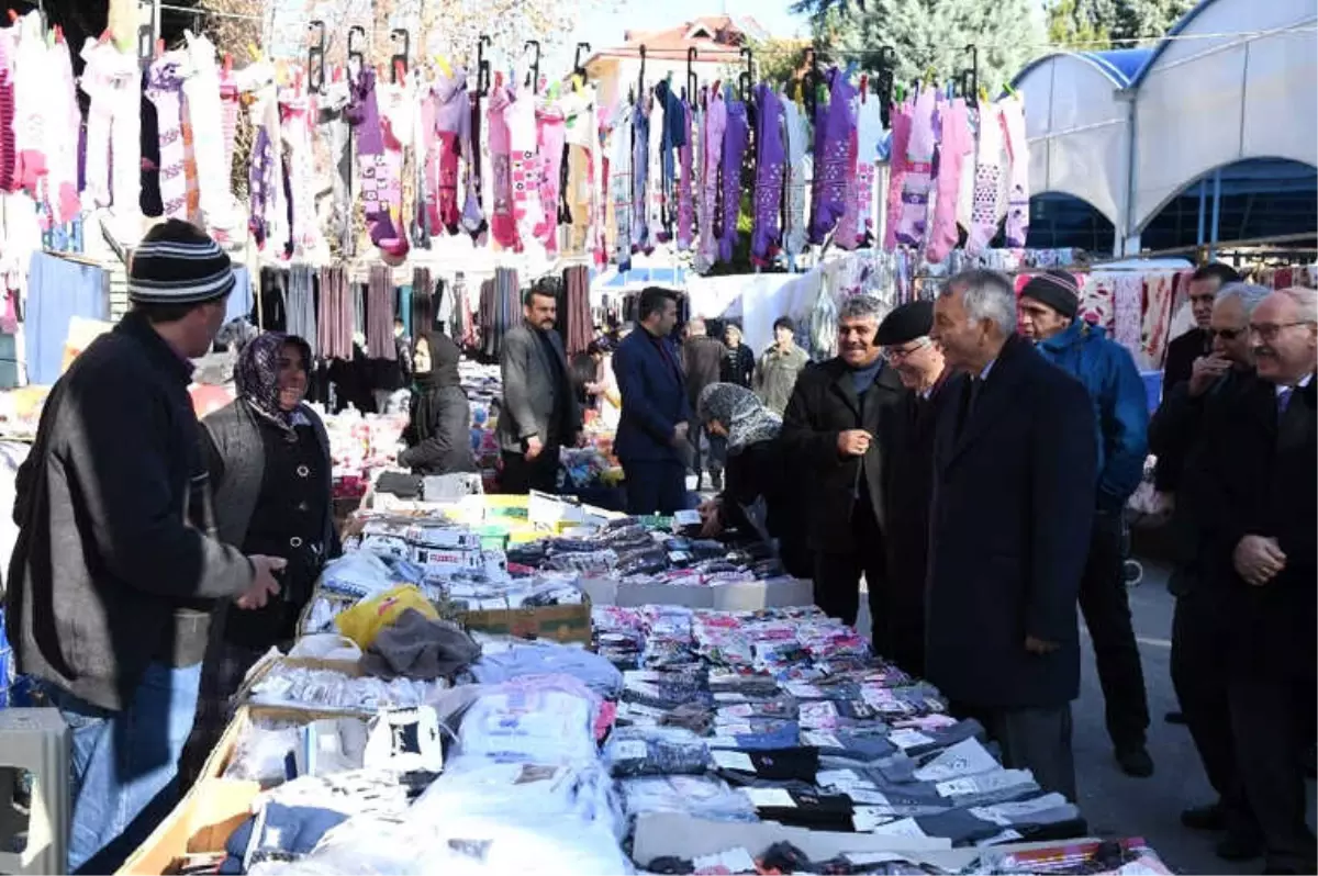 Isparta Belediye Başkanı Günaydın, Pazarcı Esnafıyla Buluştu