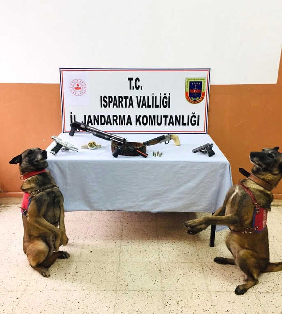 Isparta\'da Ruhsatsız Silah Operasyonu