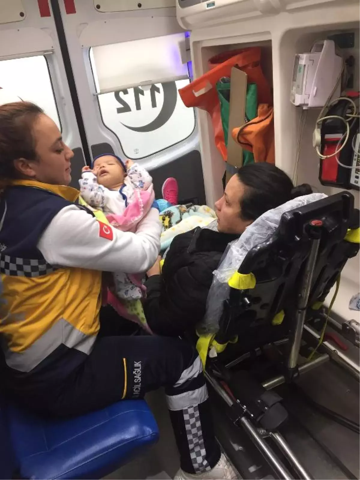 Kalp Hastası Bebek, Ambulans Uçakla İstanbul\'a Gönderildi