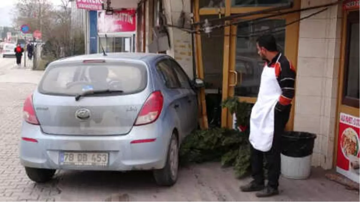 Kanser Hastasının Kullandığı Otomobil Dükkana Daldı