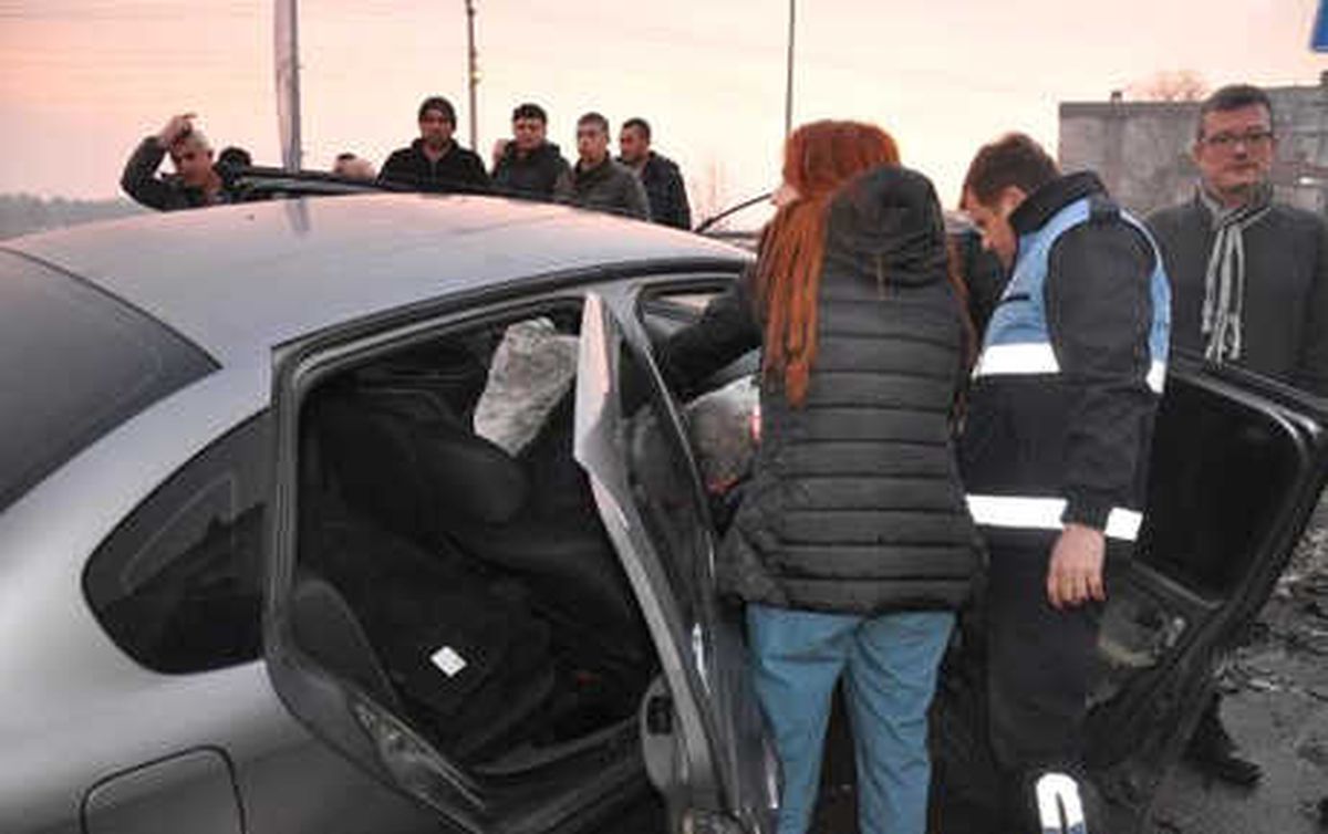 Kazada Yaralanan 3 Kişiye İlk Müdahaleyi Yoldan Geçen Hemşire Yaptı
