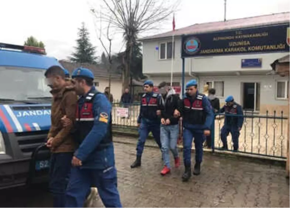 Kendilerini İstihbaratçı Olarak Tanıtıp Gasp Yapan 3 Kişi Tutuklandı