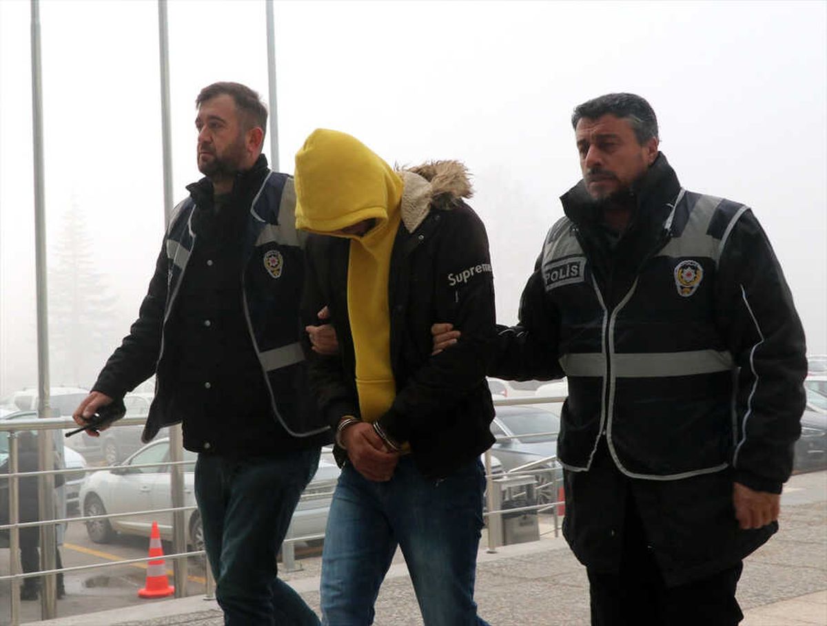 Kendisini Polis Olarak Tanıtan Zanlı Yakalandı