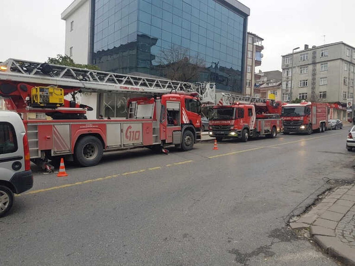 Küçükçekmece\'de Korkutan Yangın
