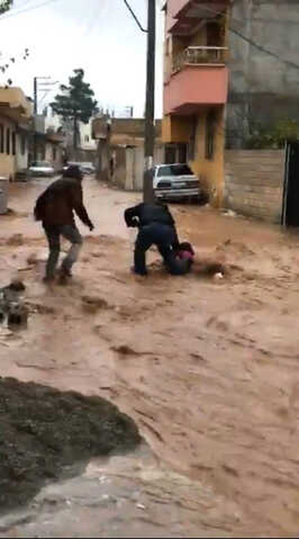 Sele Kapılan Kız Öğrencinin Kurtarılma Anı Kamerada