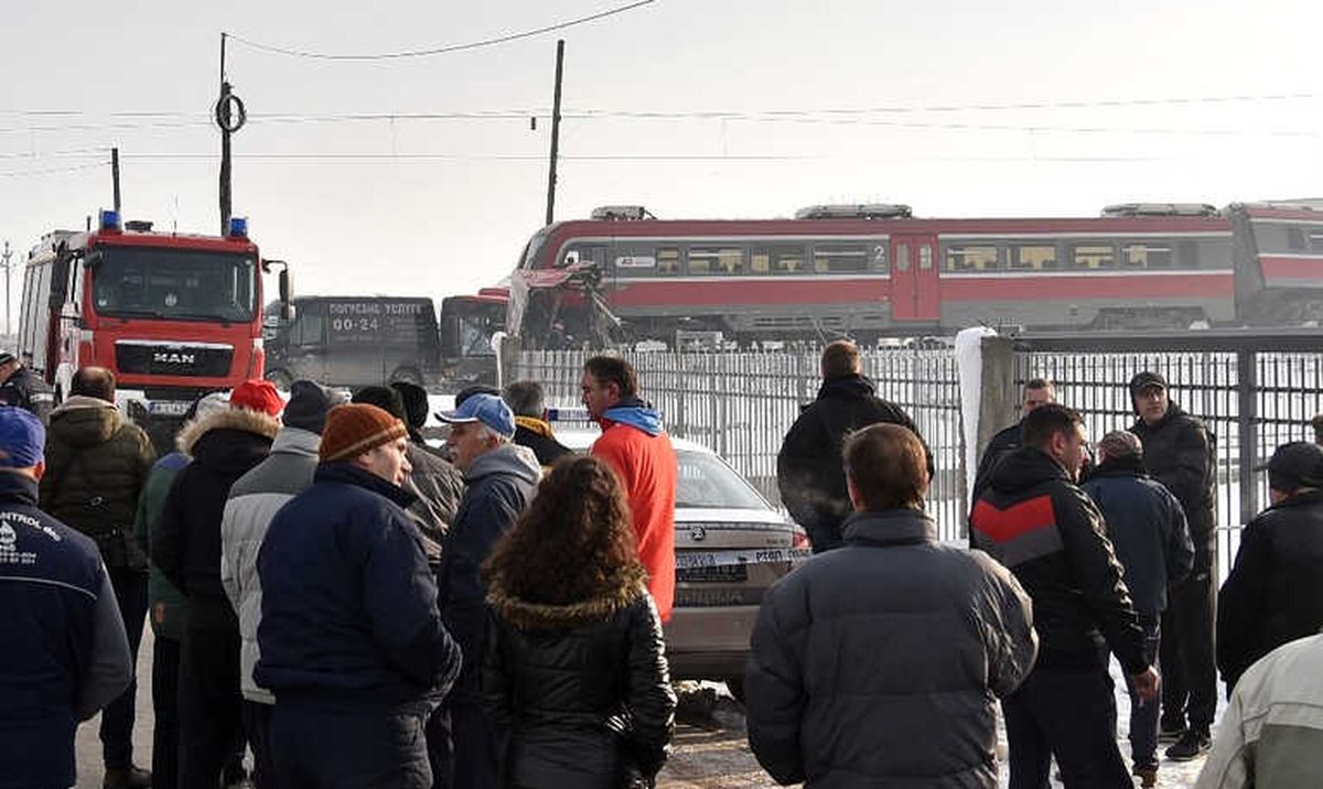 Sırbistan\'da Tren Okul Otobüsüyle Çarpıştı: 3 Ölü, 22 Yaralı