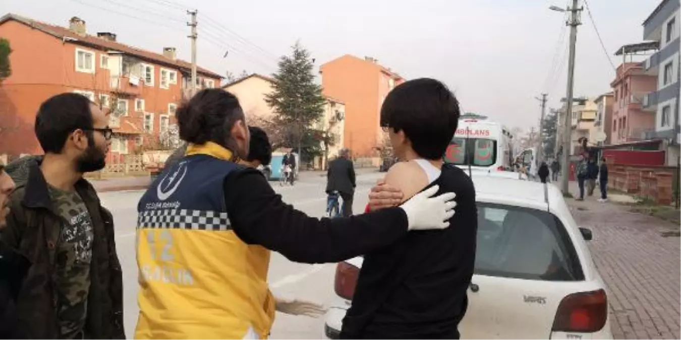 Üniversite Öğrencisi, Yan Bakma Kavgasında Bıçaklandı