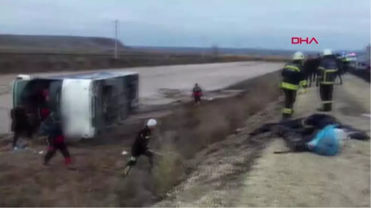 Yozgat\'ta Yolcu Otobüsü Şarampole Devrildi 1 Ölü, 20 Yaralı