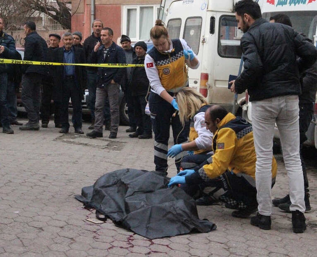 18 Yaşında İnşaat İşçisine Sokak Ortasında Kurşun Yağdırdı