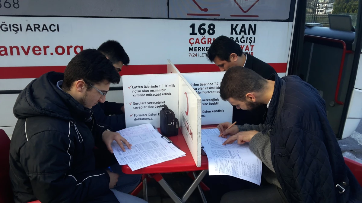 Anadolu Gençlik\'ten Kan Bağışı Kampanyası