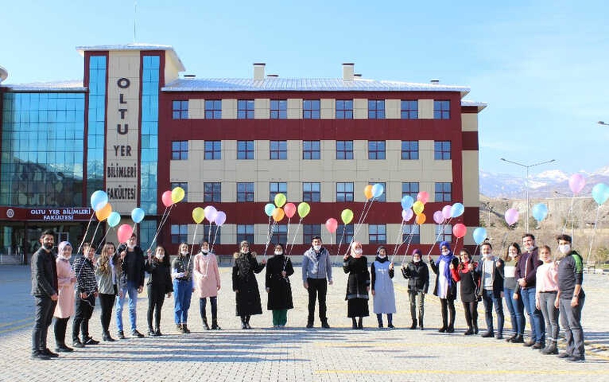 Atatürk Üniversitesi Sosyal Hizmet Kulübü Üyelerinden Örnek Davranış