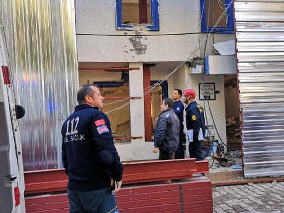 Bodrum\'da Tadilat Yapılan Binada Çökme: 5 İşçi Yaralı (1)