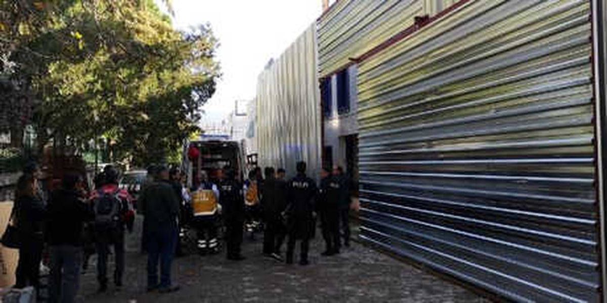 Bodrum\'da Tadilat Yapılan Binada Çökme: 5 İşçi Yaralı (2)