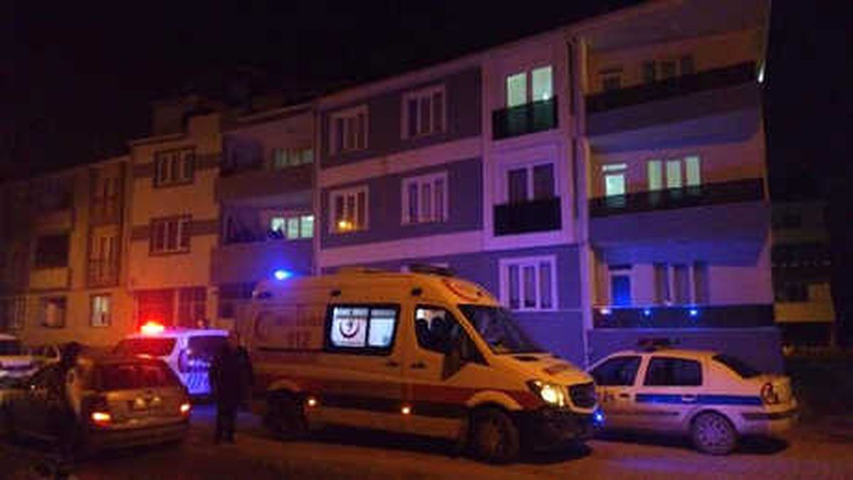 Cinnet Getiren Kişi, Eşi ile 5 Aylık Bebeğini Bıçaklayarak Öldürdü