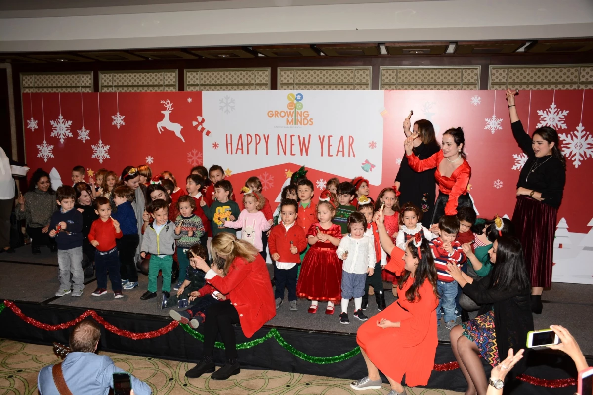 Çocuklar Yeni Yılı Muhteşem Bir Partiyle Karşıladı