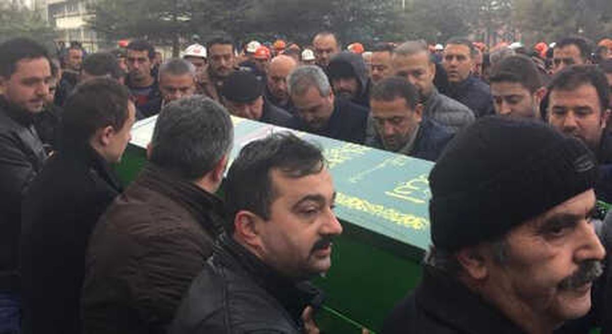 Fabrikada Akıma Kapılarak Ölen İşçi Toprağa Verildi