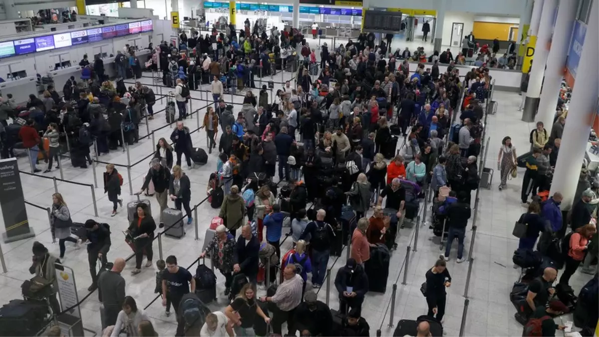 Gatwick Havalimanı\'nı Durduran İha Krizinde İki Gözaltı