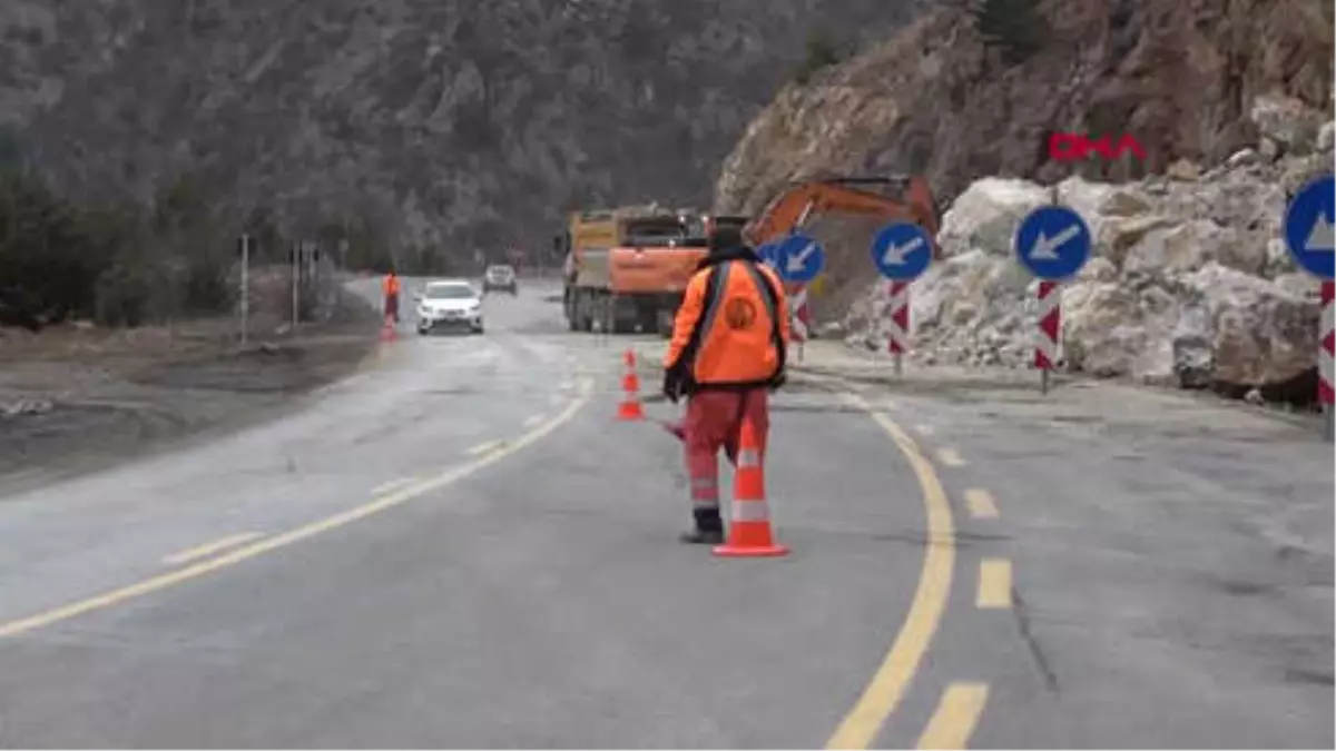 Gümüşhane- Trabzon Karayolunda Heyelan