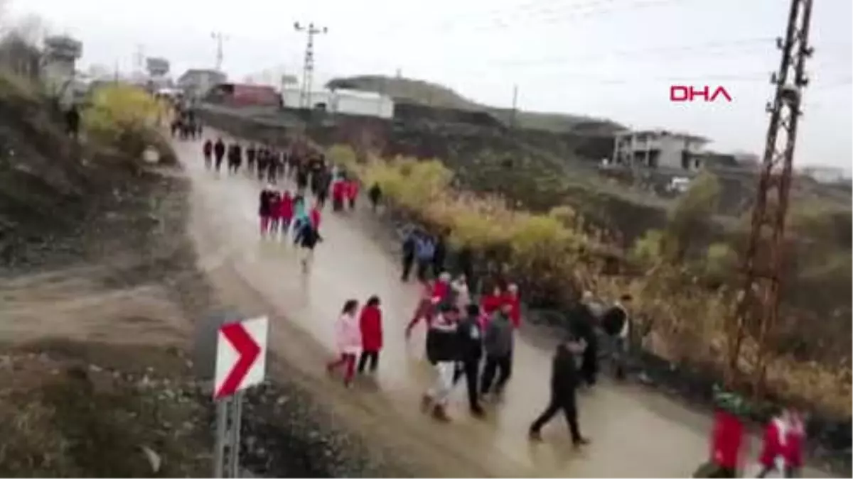 Hakkari Terörden Temizlenen Derecik\'te Doğa Yürüyüşü