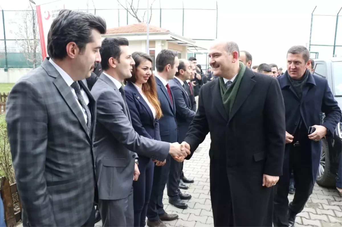 İçişleri Bakanı Soylu Sığınmacı Çocuklara Oyuncak Hediye Etti