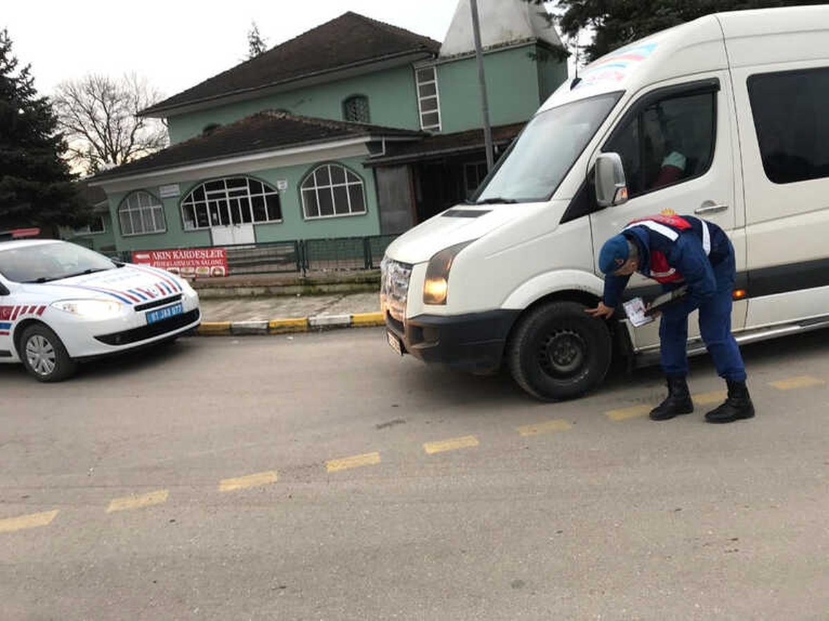 Jandarma\'dan Kış Lastiği Uygulaması