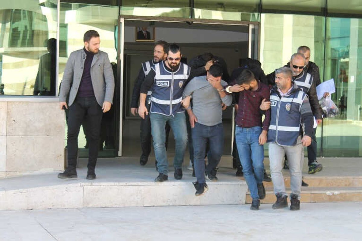 Kepez\'deki İş Yerlerine Dadanan Hırsızlar Yakalandı
