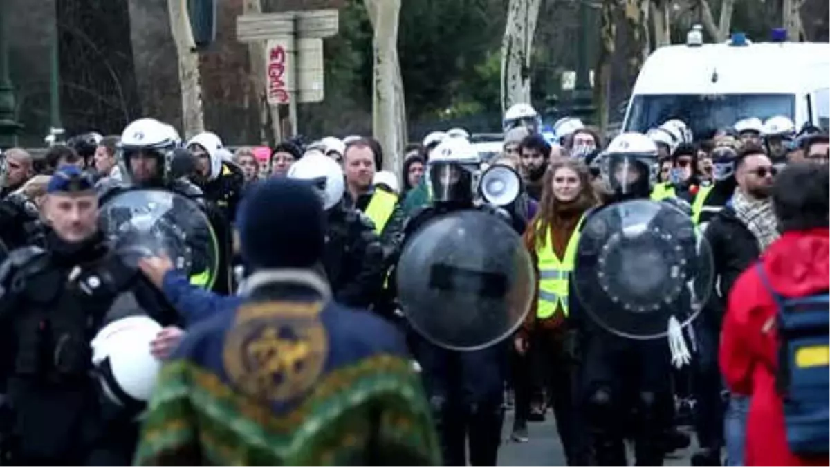 Sarı Yelekliler" Protesto Düzenledi