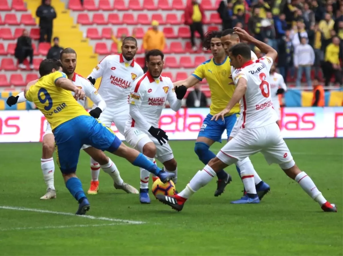 Spor Toto Süper Lig: Mke Ankaragücü: 0 - Göztepe: 0 (İlk Yarı)