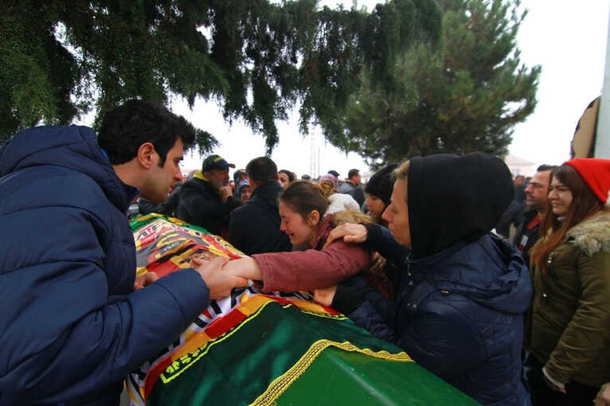 Tabutunun Son Örtüsü Galatasaray Bayrağı Oldu