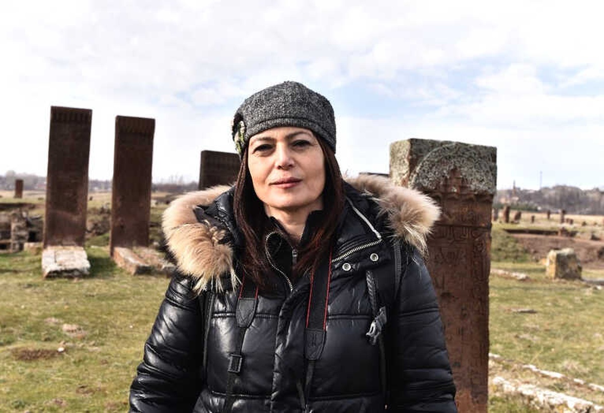 Tarihi Mezarlığı Fotoğraflamak İçin 4 Bin 200 Kilometre Yol Kat Etti