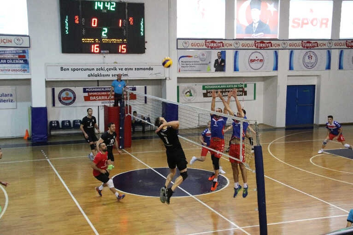 Voleybol Erkekler 1. Ligi: Düzce Belediyespor: 3 - Eskişehir Anadolu Üniversitesi: 1